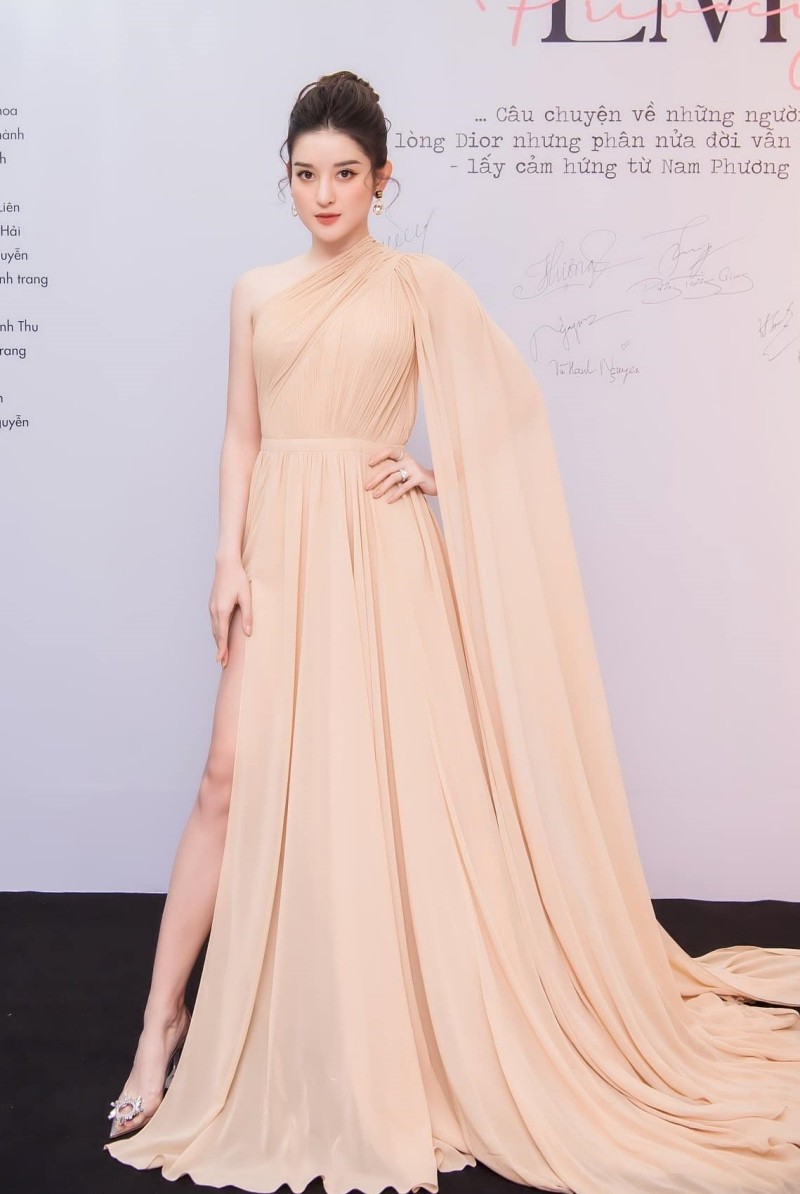 Hà Hồ gợi cảm, Thuỳ Tiên, Bảo Ngọc lấp lánh với váy tinh xảo