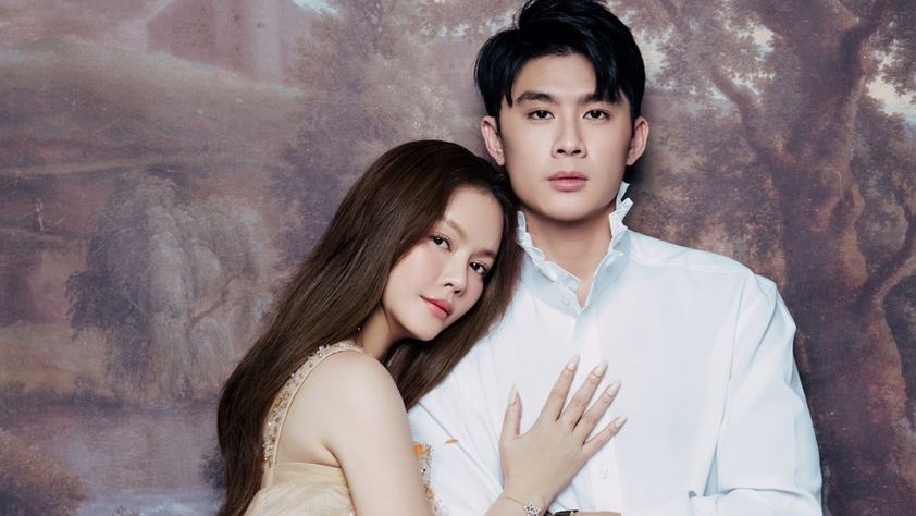 'Kiều nữ' Lý Nhã Kỳ tình tứ bên trai lạ, fan lại ra sức 'đẩy thuyền'