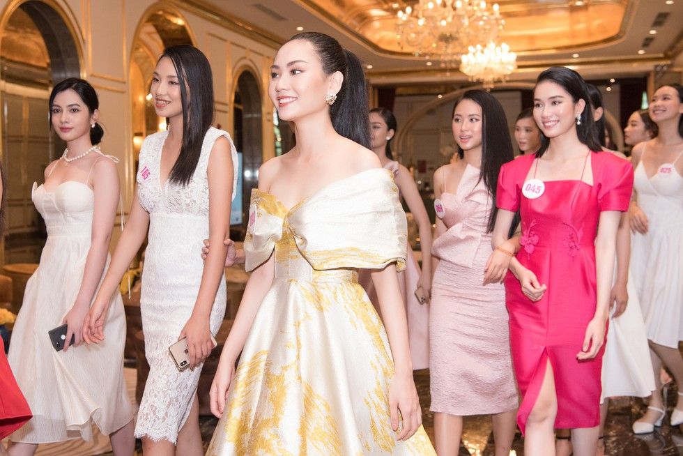 tai sac khung cua cac thi sinh ban ket hoa hau viet nam 2020