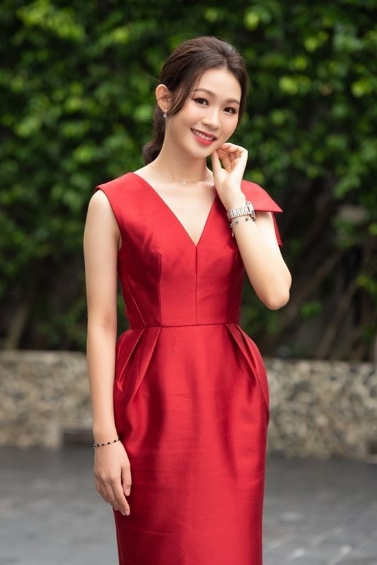 ngam thi sinh hoa hau viet nam giong hoa hau dang thu thao nhu hai giot nuoc