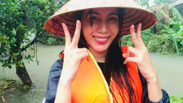 Sao Việt tuần qua: Thủy Tiên quyên góp được 150 tỷ, thuyền cứu trợ của Hoa hậu Kỳ Duyên bị lật, Hòa Minzy không nhận quyên góp vì không biết tính toán