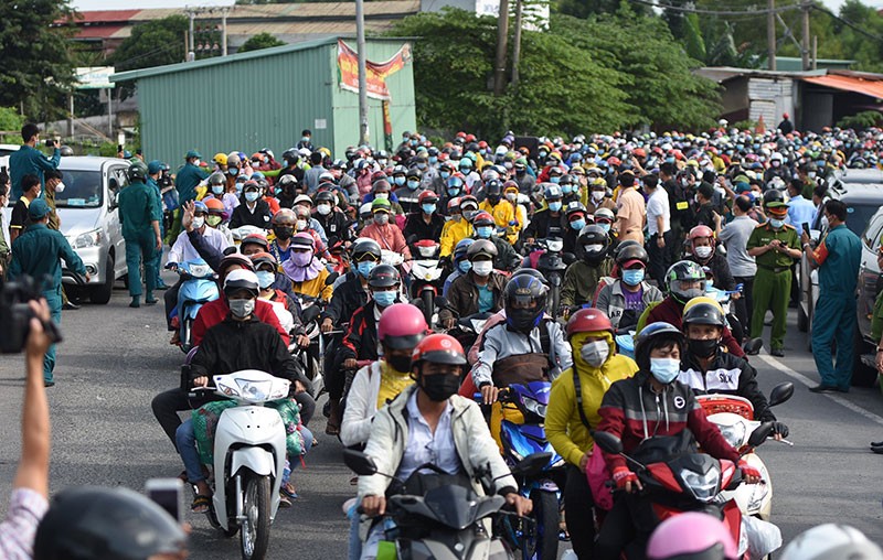 Lời giải nào để người lao động trở lại, tránh 'đứt gãy' nguồn nhân lực khi dịch được kiểm soát? Lời giải nào để người lao động trở lại, tránh 'đứt gãy' nguồn nhân lực khi dịch được kiểm soát?