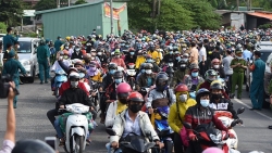 Lời giải nào để người lao động trở lại, tránh 'đứt gãy' nguồn nhân lực khi dịch được kiểm soát?