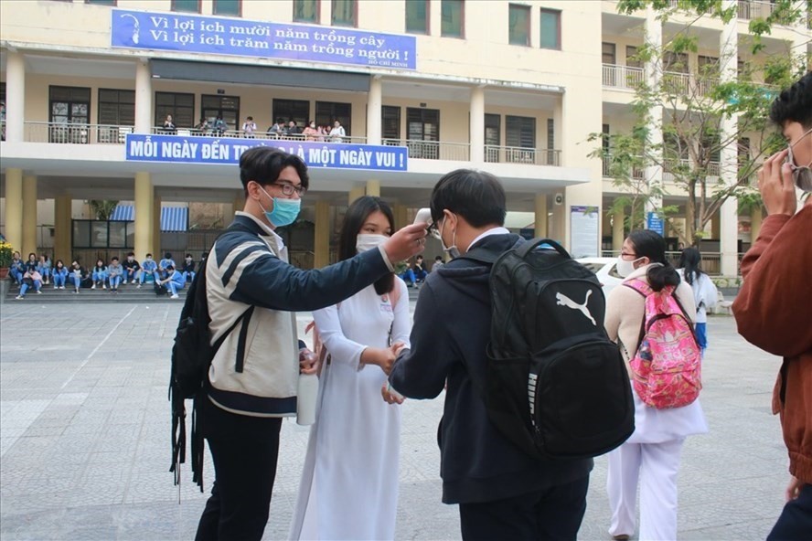 TP. Hồ Chí Minh: Sáng nay hơn 1.000 học sinh đầu tiên sẽ tiêm vaccine Covid-19 TP. Hồ Chí Minh: Sáng nay hơn 1.000 học sinh đầu tiên sẽ tiêm vaccine Covid-19
