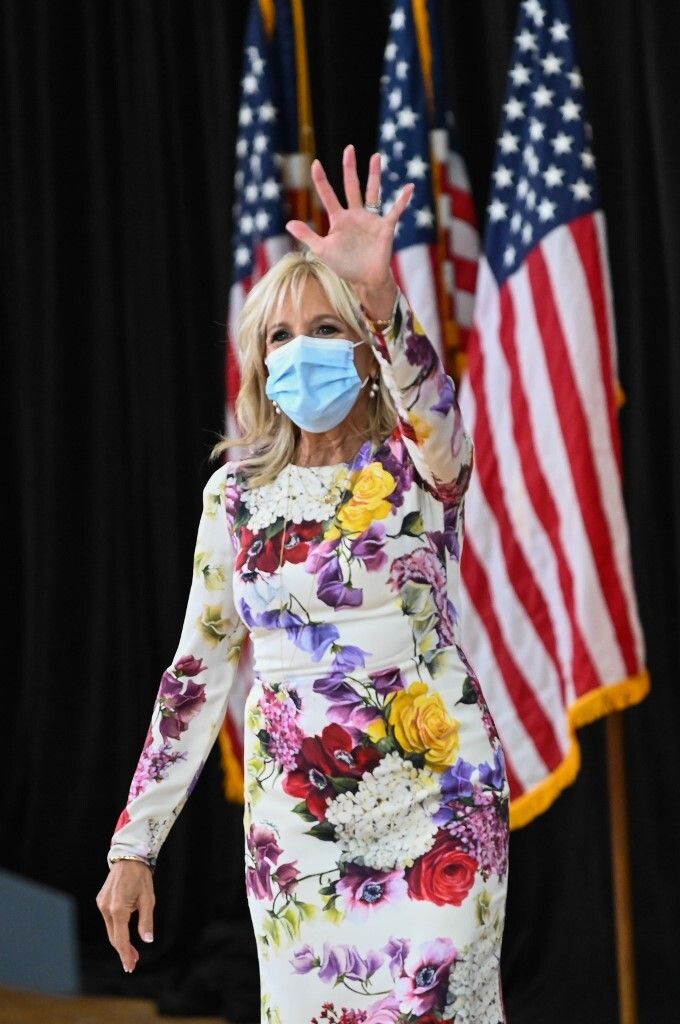 Bà Jill Biden thu hút với 'gu' thời trang thanh lịch