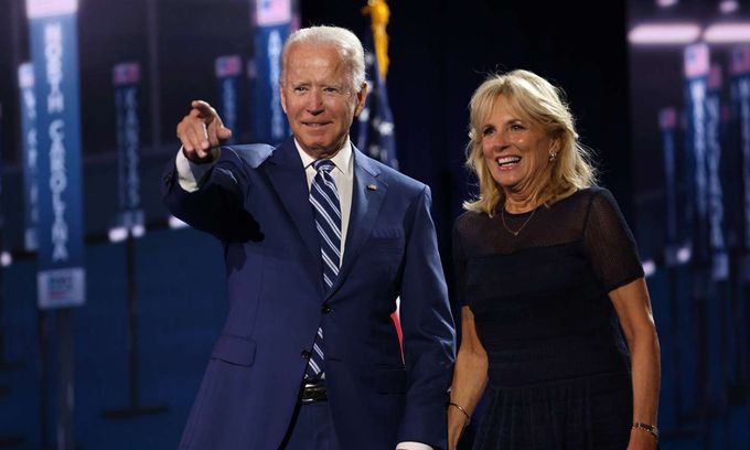 Bà Jill Biden thu hút với 'gu' thời trang thanh lịch