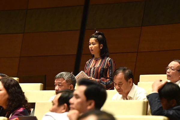 dai bieu hbo khap chat van bo truong bo tnmt ve viec co ung ho lam thuy dien nho khong