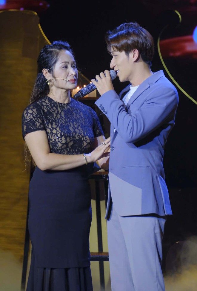 nam thi sinh cham den trai tim ly nha ky