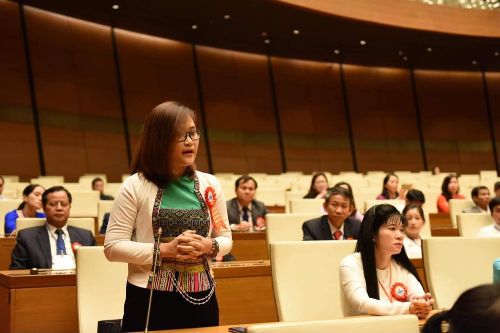 Cô giáo Mường ‘từ vườn chuối tôi nhìn ra thế giới’ nhận bằng khen của Thủ tướng