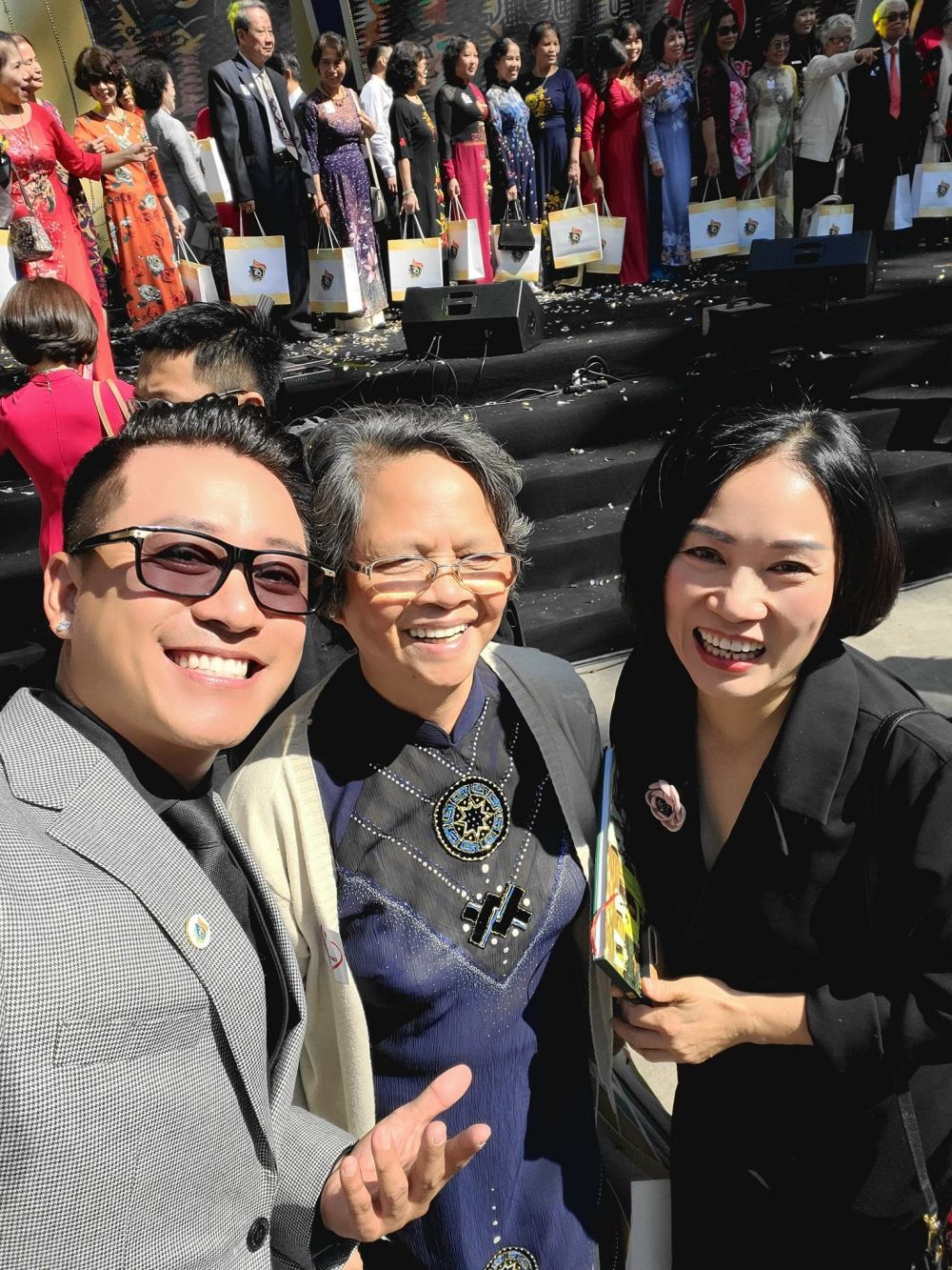 Sao Việt tuần qua: 'Đu trend' bằng ảnh ngày ấy - bây giờ