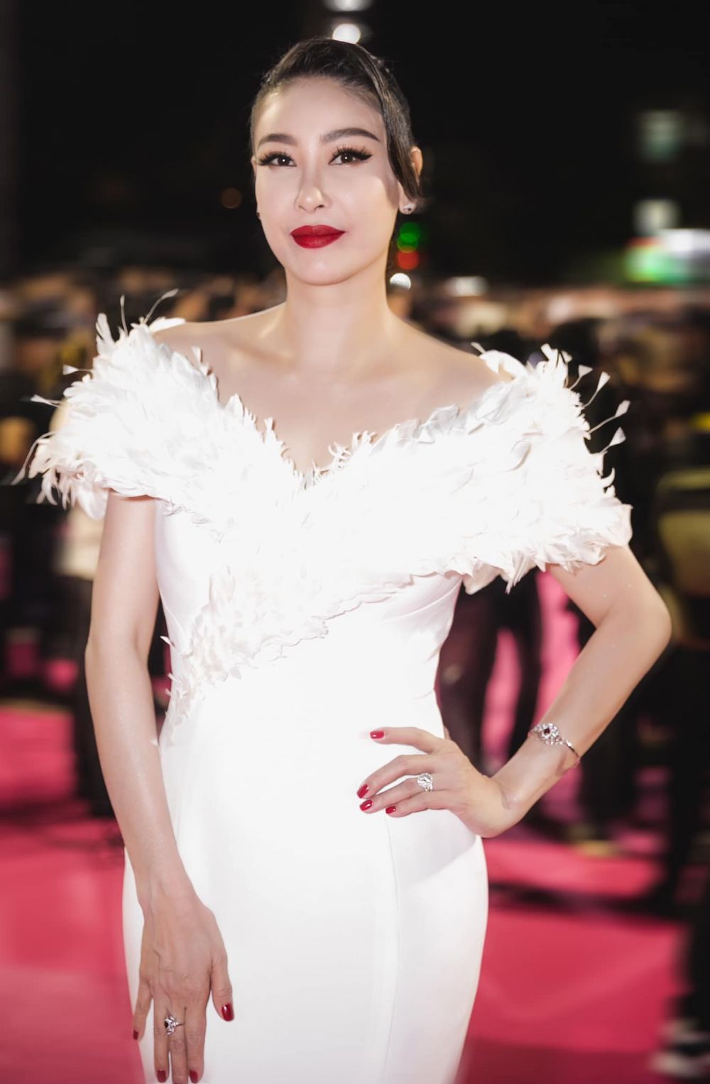 Sao Việt tuần qua: 'Thần tiên tỷ tỷ' Đặng Thu Thảo tái xuất... Sao Việt tuần qua: 'Thần tiên tỷ tỷ' Đặng Thu Thảo tái xuất...