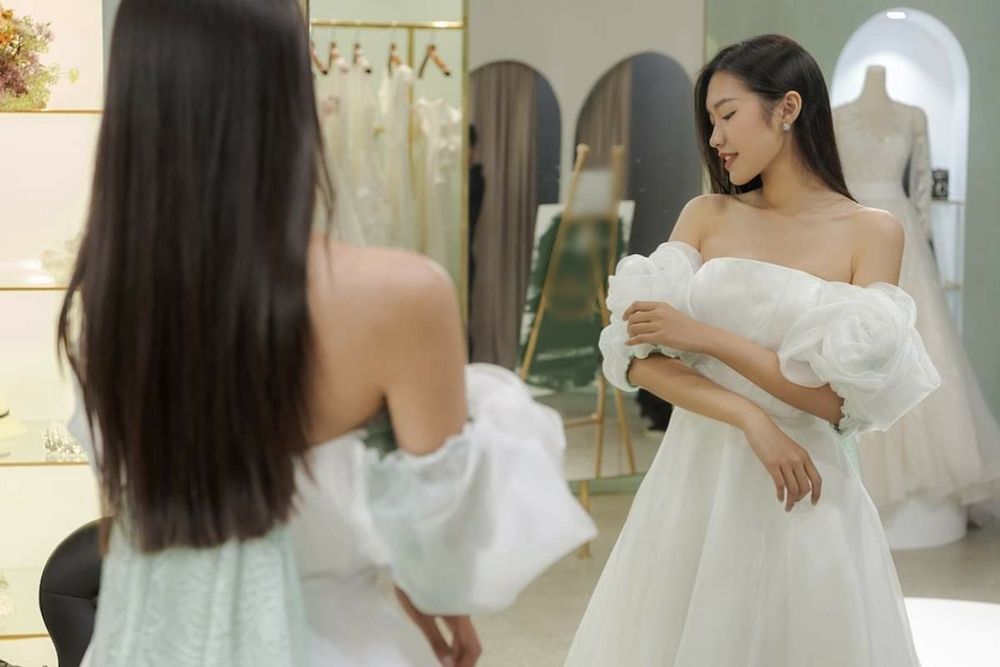 Doãn Hải My bất ngờ thử váy cưới, fan 'đoán già đoán non' về mối quan hệ với Đoàn Văn Hậu