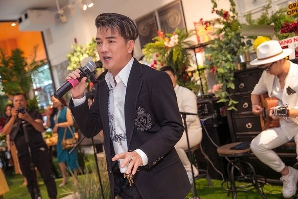 Sao Việt tuần qua: Diễm My đọ sắc cùng NSND Lê Khanh