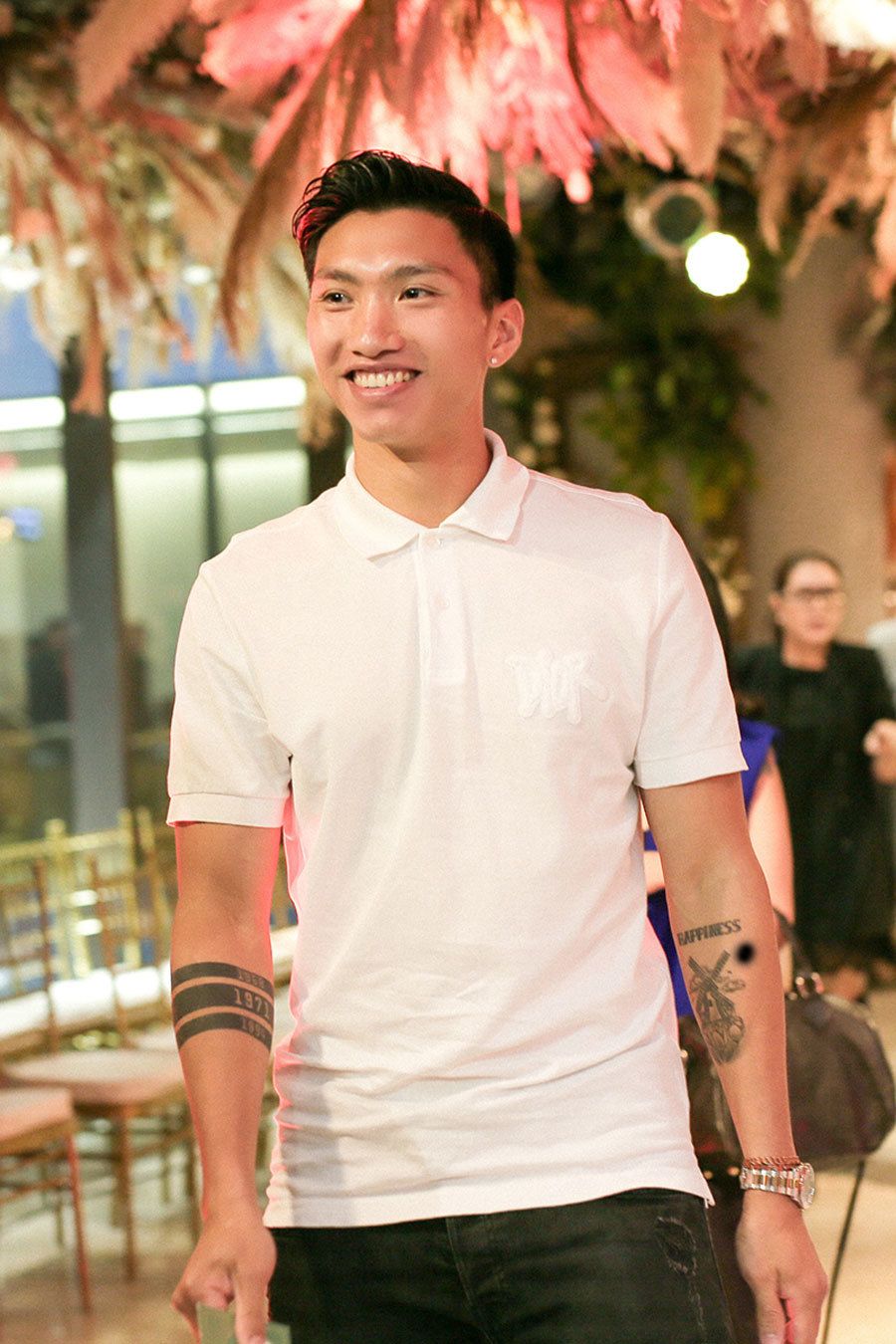 Sau ủng hộ Doãn Hải My tại Hoa hậu Việt Nam 2020, Đoàn Văn Hậu lại sát cánh bên 'bạn gái tin đồn' ở show diễn