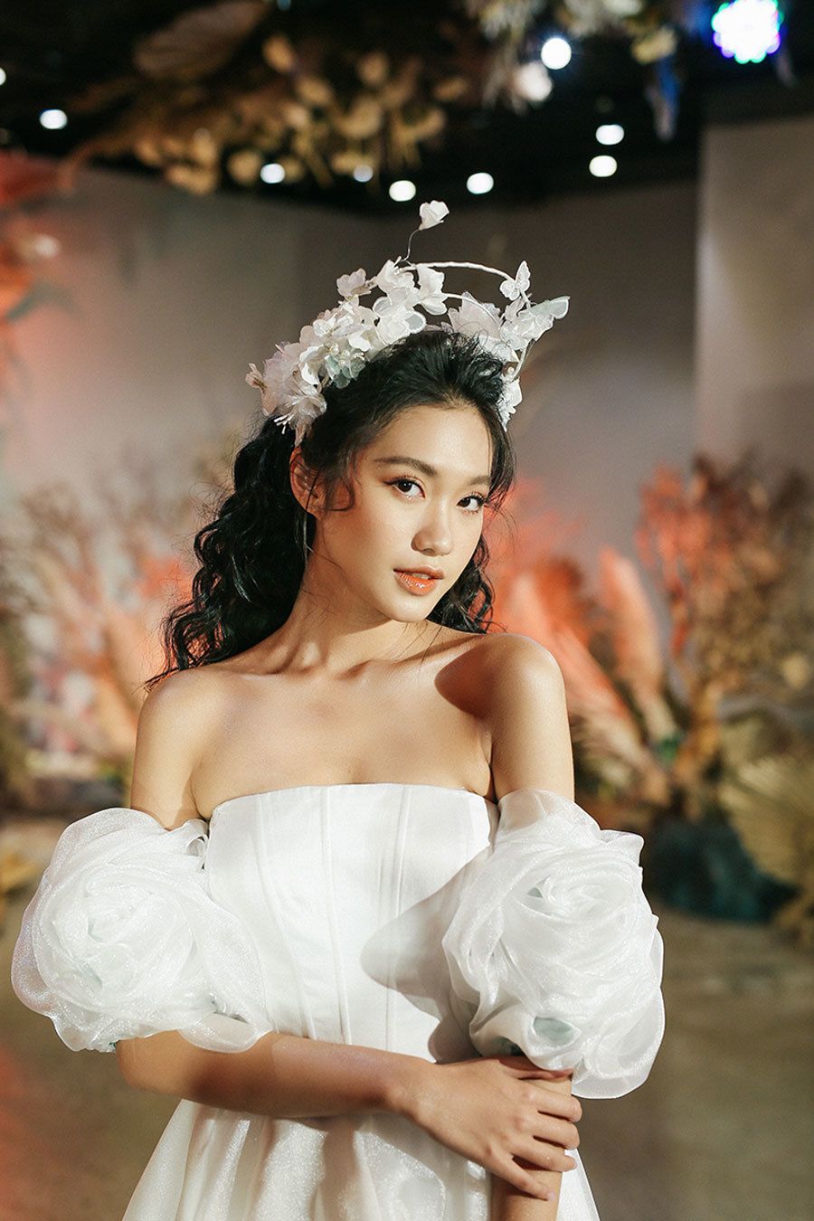 Sau khi Doãn Hải My thử váy cưới, Đoàn Văn Hậu lại đi xem 'bạn gái tin đồn'...