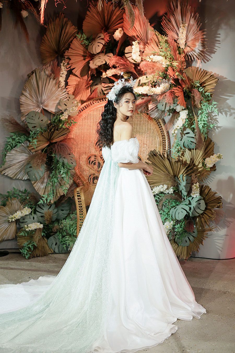 Sau khi Doãn Hải My thử váy cưới, Đoàn Văn Hậu lại đi xem 'bạn gái tin đồn'...