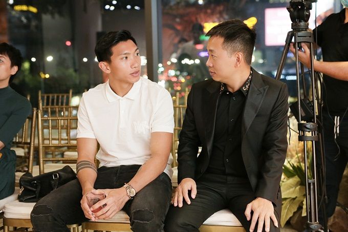 Sau khi động viên Doãn Hải My tại Hoa hậu Việt Nam 2020, Đoàn Văn Hậu lại đi xem 'bạn gái tin đồn' trình diễn thời trang