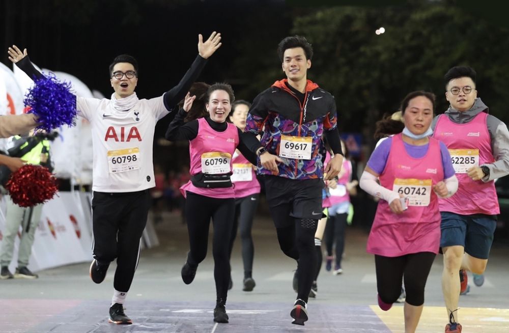 Sao Việt tuần qua: Chỉ có Á khôi Du lịch 2020, Diễm My đọ sắc cùng NSND Lê Khanh, hé lộ bạn gái của diễn viên Huỳnh Anh