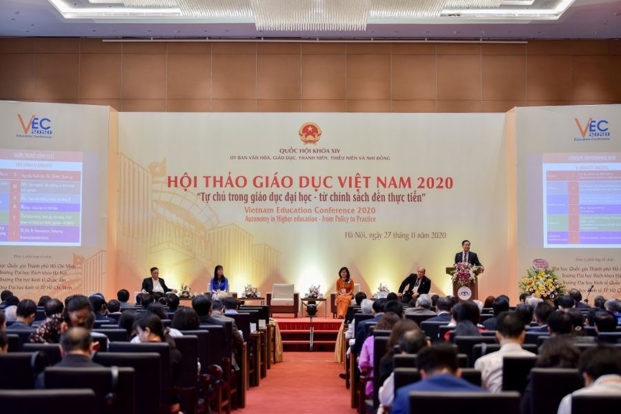 Tự chủ đại học: Đặt hết gánh nặng tài chính lên 'vai' người học?