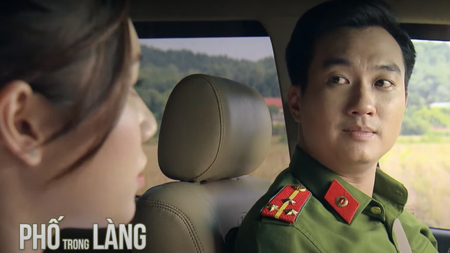 Phố trong làng tập 5: Bị người đẹp tấn công dữ dội, Nam 'dở khóc dở cười' nhờ đồng đội giải vây