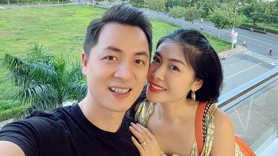 Đăng Khôi mua nhà 10 tỷ tặng vợ hotgirl nhân 8 năm ngày cưới