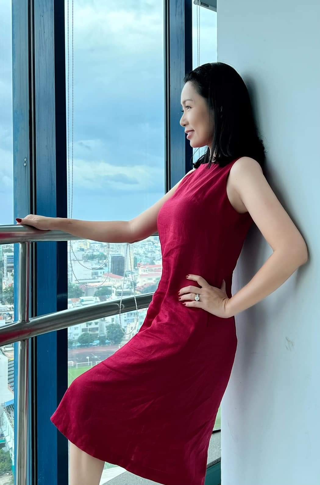 Vfiệt Trinh U50 vẫn trẻ đẹp không ngờ