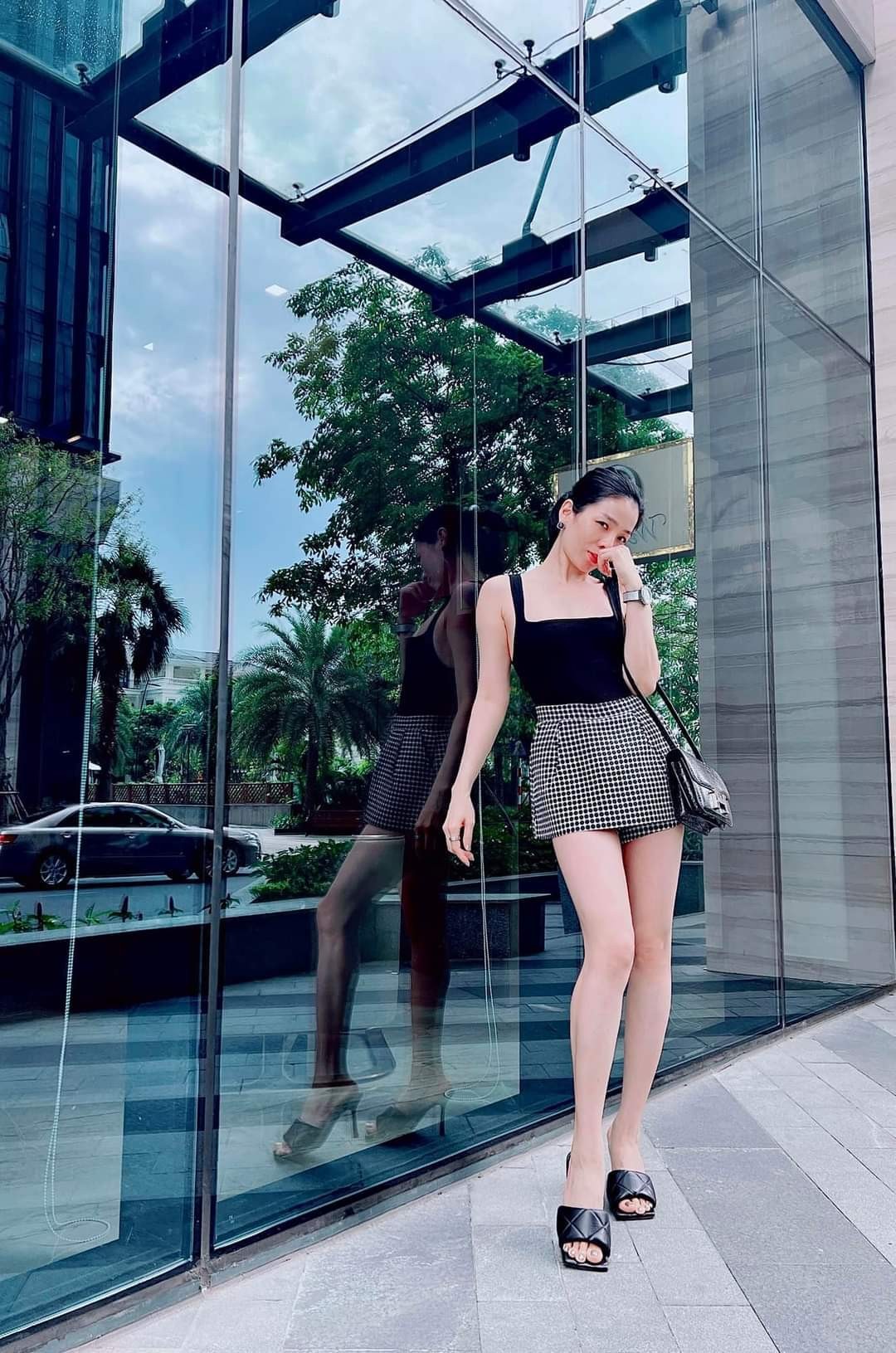 Vfiệt Trinh U50 vẫn trẻ đẹp không ngờ