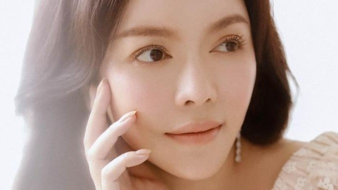 Sao Việt: Lý Nhã Kỳ đẹp ma mị, Minh Hằng hở bạo, ngỡ ngàng với nhan sắc của Việt Trinh