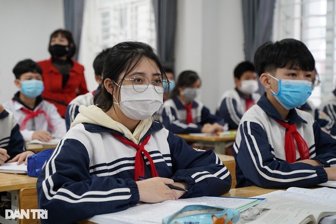 Tháng 12, học sinh THPT tại Hà Nội sẽ học trực tiếp tại trường Tháng 12, học sinh THPT tại Hà Nội sẽ học trực tiếp tại trường