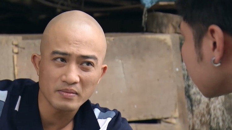 Phố trong làng tập 11: Hoài đến báo án khiến Nam sinh nghi, Mến 'chí phèo' có mềm lòng?