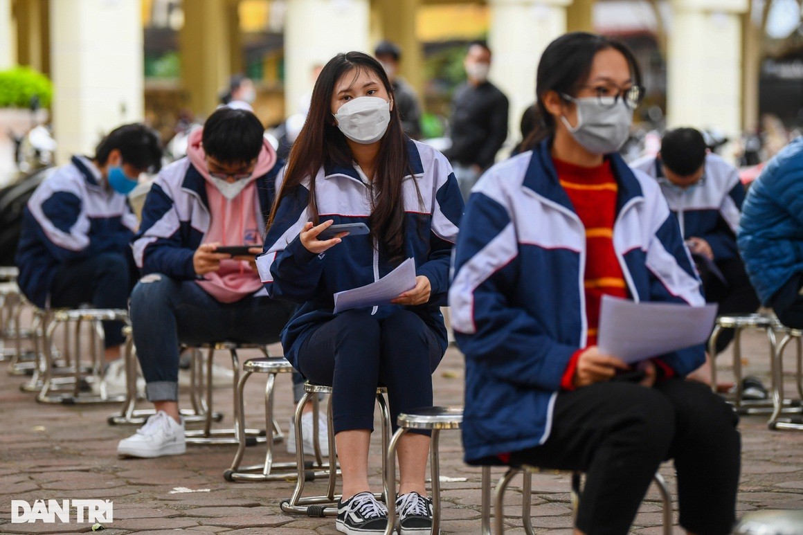 Học sinh Hà Nội ngày đầu tiêm vaccine Covid-19 Học sinh Hà Nội ngày đầu tiêm vaccine Covid-19