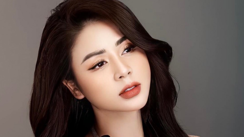 Sao Việt: Lương Thu Trang phim Mặt nạ gương khác lạ, Thanh Hằng trẻ trung như gái đôi mươi