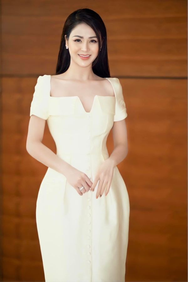 Sao Việt tuần qua: Lý Nhã Kỳ hóa nàng thơ