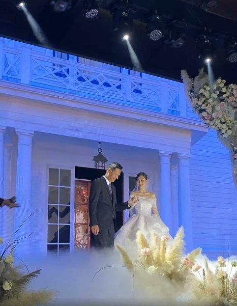 Dàn Hoa hậu, Á hậu đọ sắc tại đám cưới Tường San