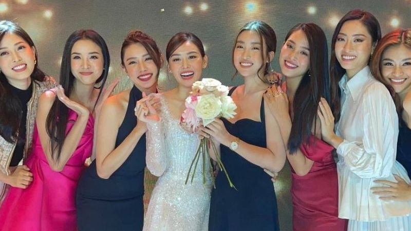 Đám cưới Á hậu Tường San: Quy tụ 'dàn hậu' đình đám, Xuân Bắc làm MC, Tiểu Vy bắt được hoa cưới nhưng đẩy cho Đỗ Mỹ Linh