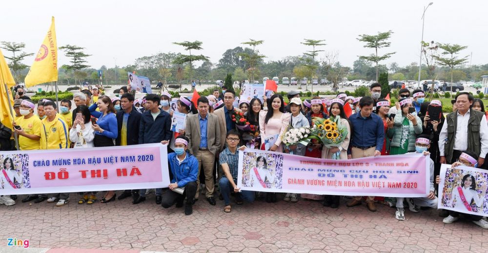 Hoa hậu Đỗ Thị Hà về quê được chào đón như người hùng