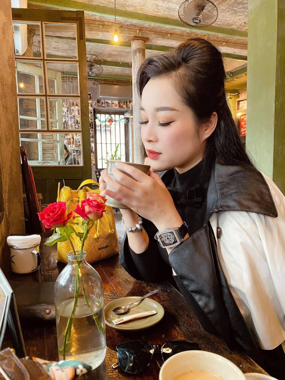 Sao Việt tuần qua: Thanh Thanh Hiền ly hôn Chế Phong sau 7 năm chung sống, ra mắt phim Hướng dương ngược nắng