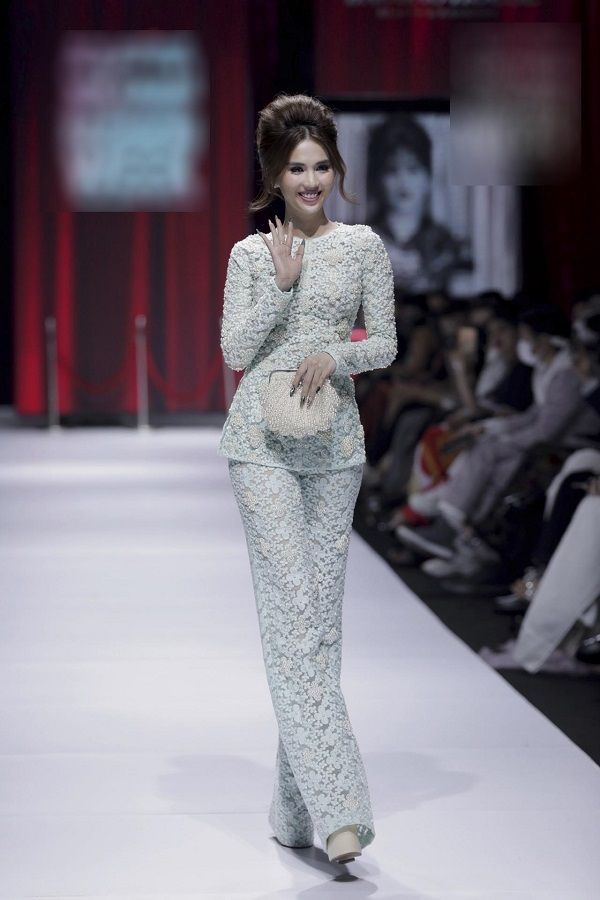 Sao Việt tuần qua: Thanh Thanh Hiền ly hôn Chế Phong sau 7 năm chung sống, ra mắt phim Hướng dương ngược nắng