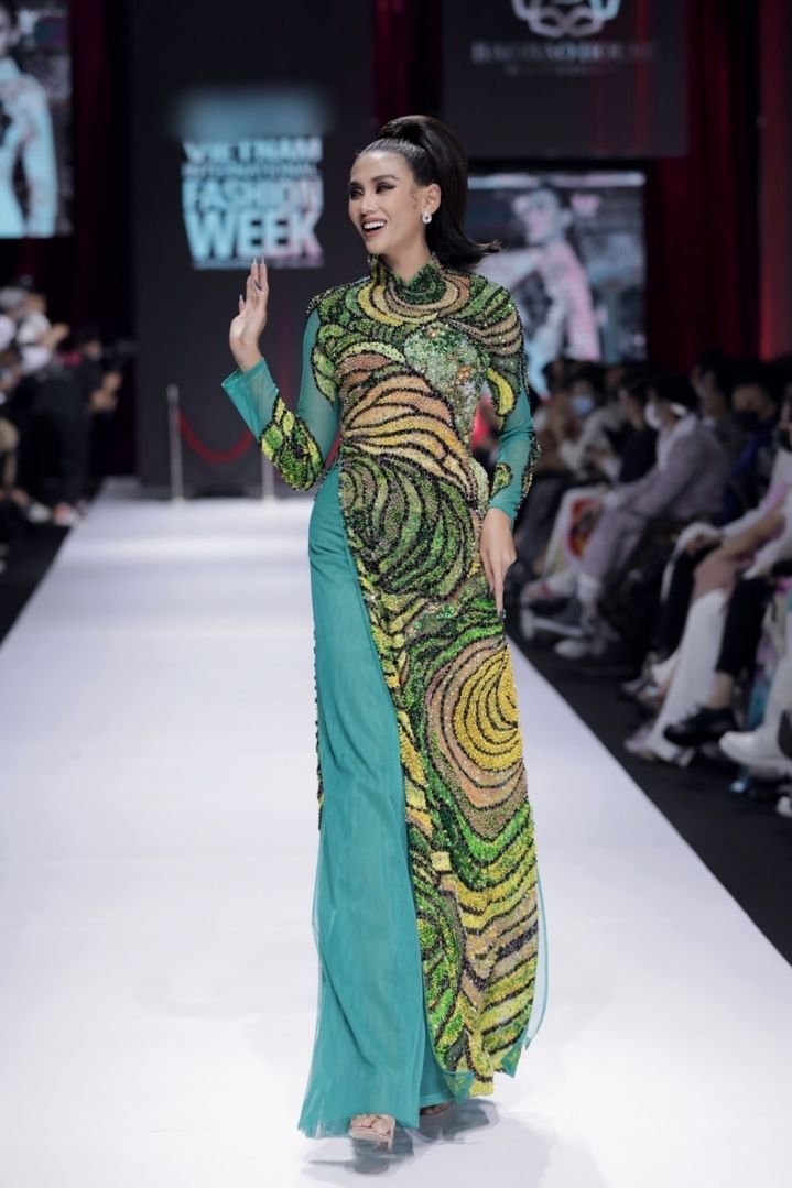 Sao Việt tuần qua: Thanh Thanh Hiền ly hôn Chế Phong, Đám cưới Công Phượng 'chiếm sóng' truyền thông, Hồng Diễm bị 'soi' hình xăm lạ trên lưng