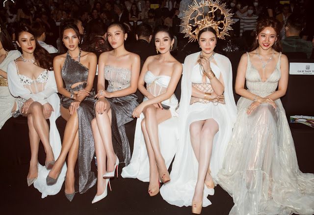 Lý Nhã Kỳ bất ngờ hóa thân thành 'nữ thần rắn'