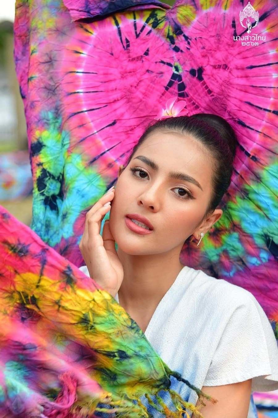 Vẻ gợi cảm của tân Hoa hậu Thái Lan 2020