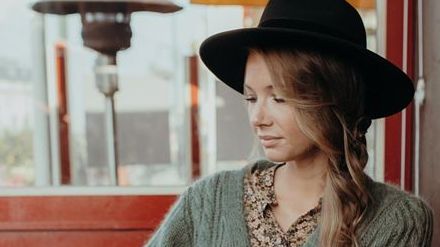 Hành trình từ đứa trẻ nhút nhát, sống nội tâm trở thành tân Hoa hậu Pháp