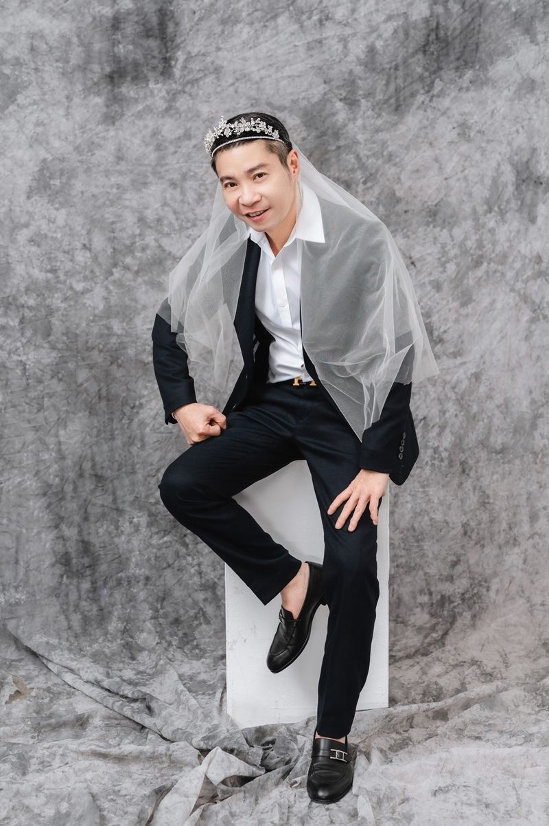 Bộ ảnh cưới độc, lạ của 'cô Đẩu' Công Lý