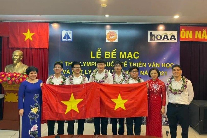 Hà Nội: Hai học sinh đoạt HCV Olympic Quốc tế Thiên văn và Vật lý Thiên văn Hà Nội: Hai học sinh đoạt HCV Olympic Quốc tế Thiên văn và Vật lý Thiên văn