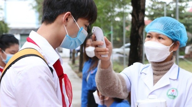 Học sinh một quận và 6 xã, phường tại Hà Nội chuyển sang học online