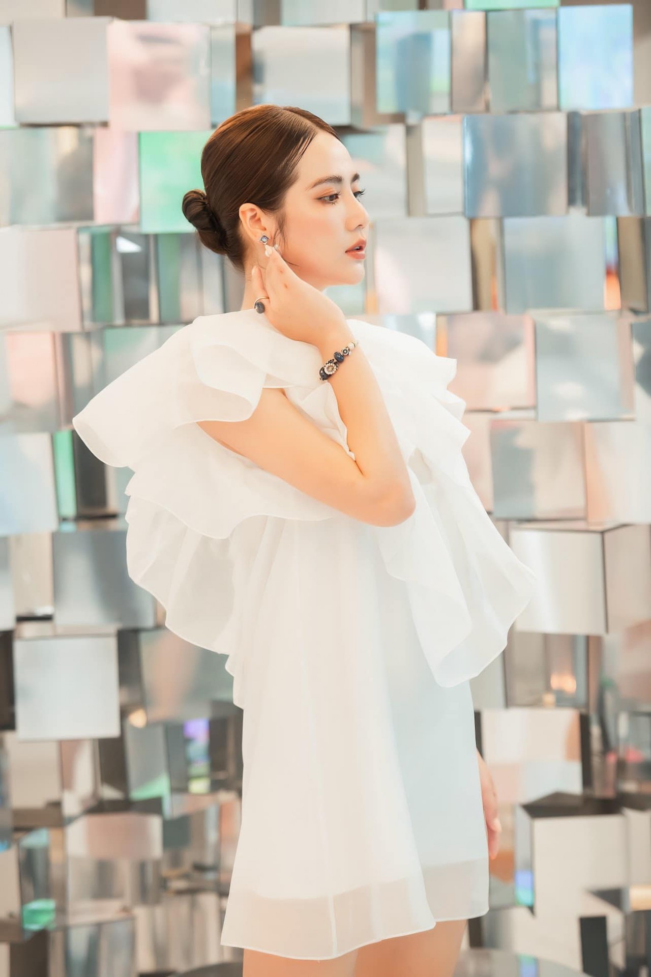 Sắc vóc của nữ chính phim Thương ngày nắng về