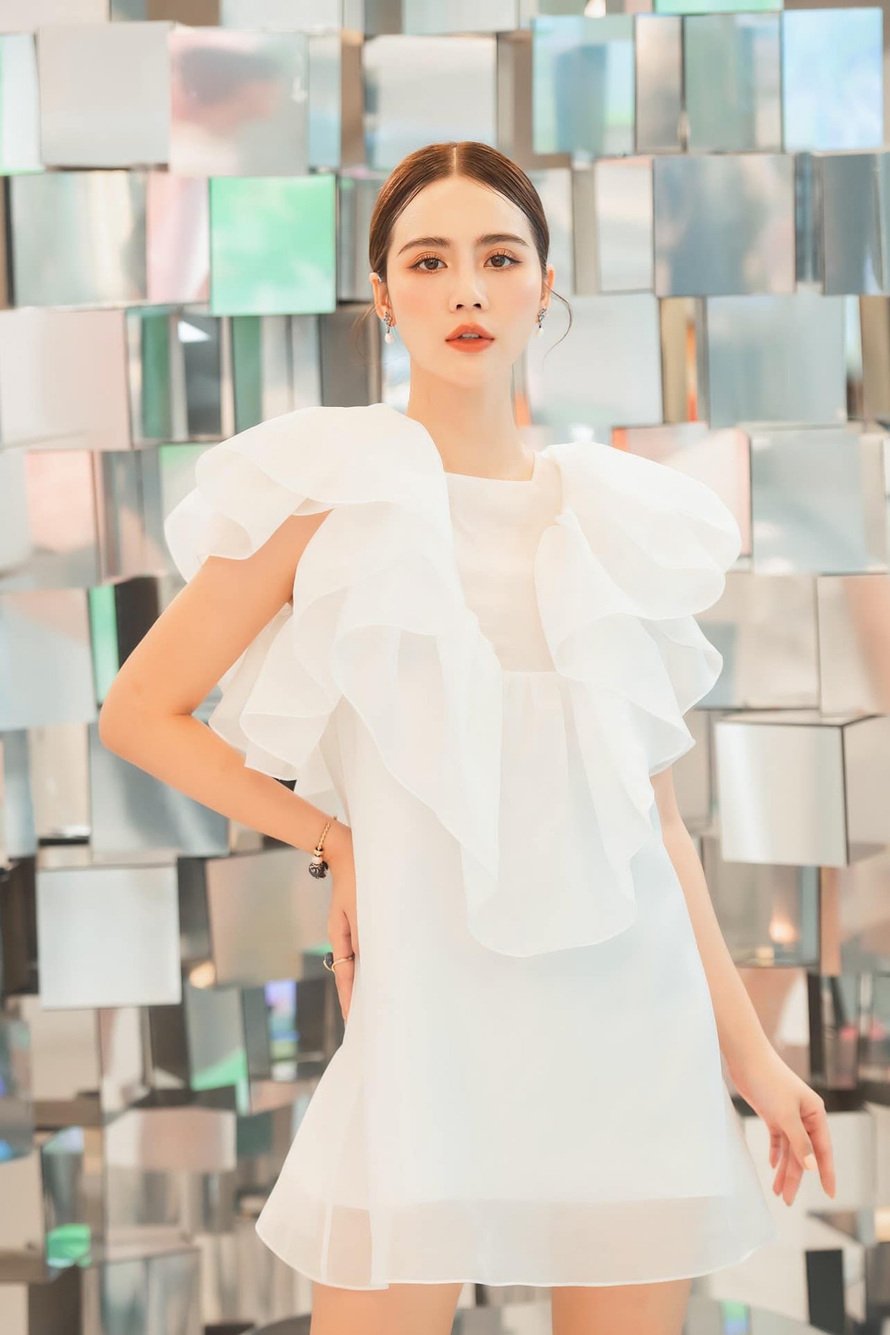 Sắc vóc của nữ chính phim Thương ngày nắng về