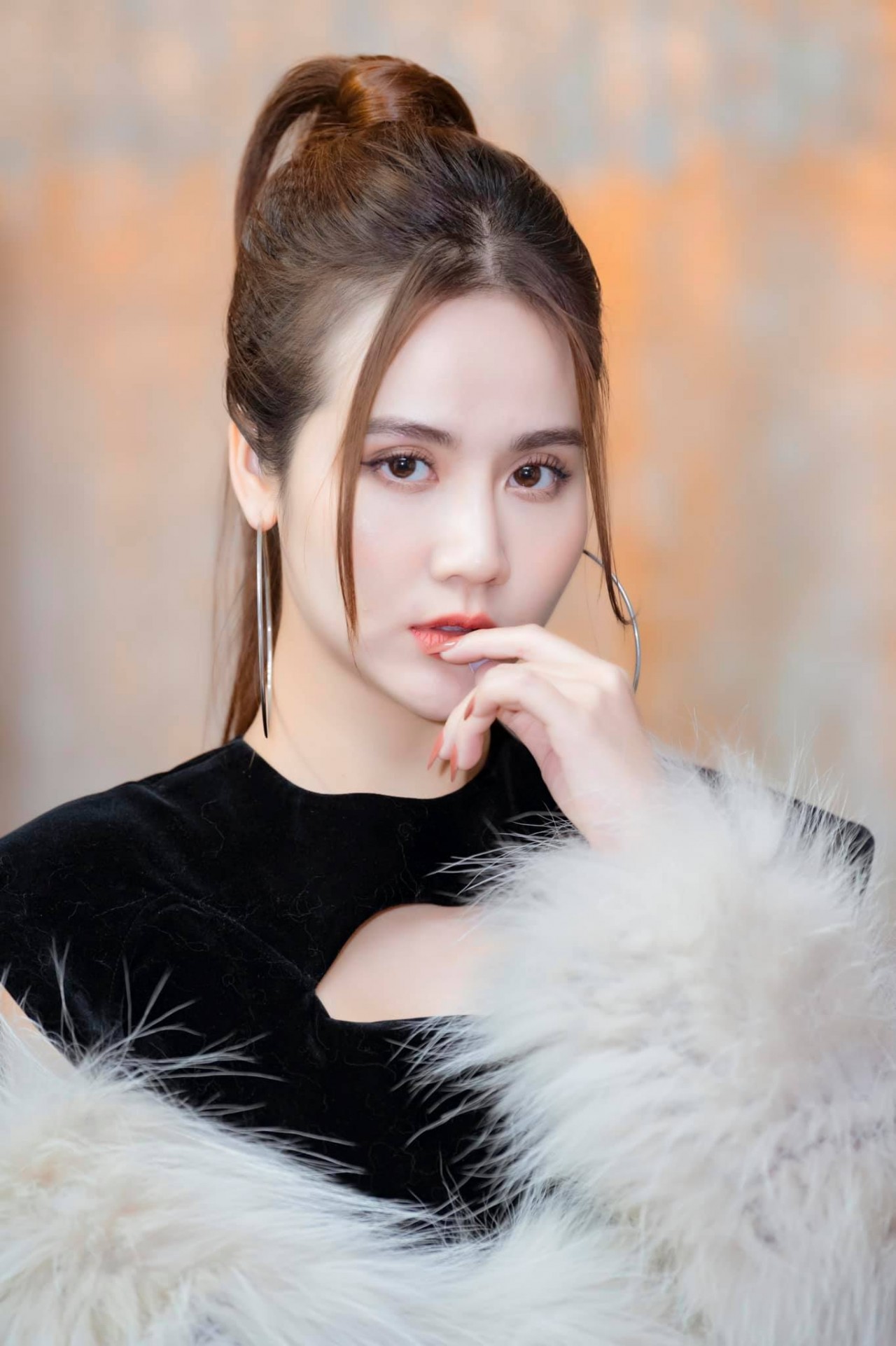 Sắc vóc của nữ chính phim Thương ngày nắng về