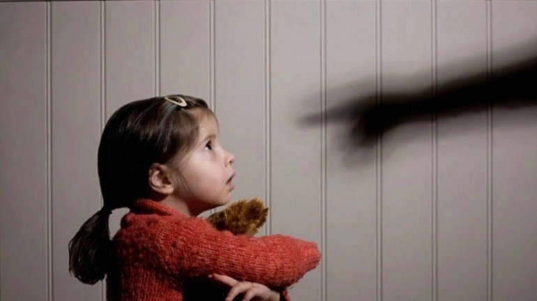 Vụ bé gái 8 tuổi tử vong: Một dạng bạo hành lạnh, bỏ mặc, cần lên án! Vụ bé gái 8 tuổi tử vong: Một dạng bạo hành lạnh, bỏ mặc, cần lên án!