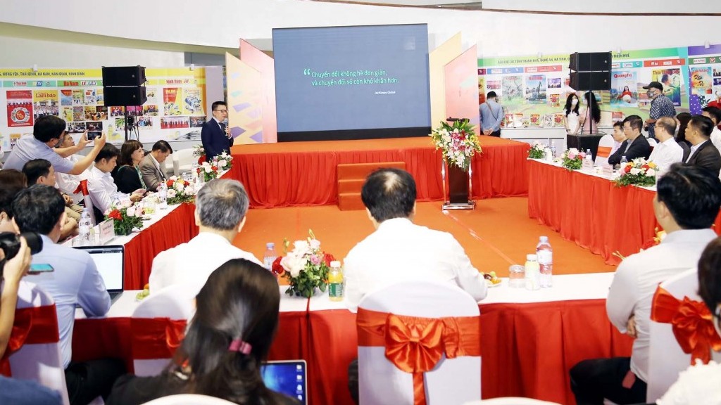 'Chuyển đổi số phải bắt đầu từ con người'